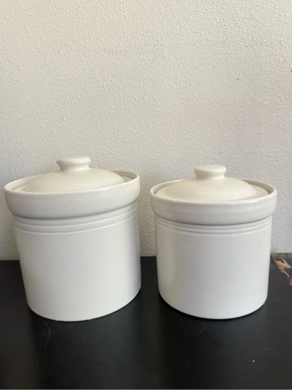 Pfaltzgraff Yorktowne Set Stoneware Sugar Coffee Canisters White Blue USA Made